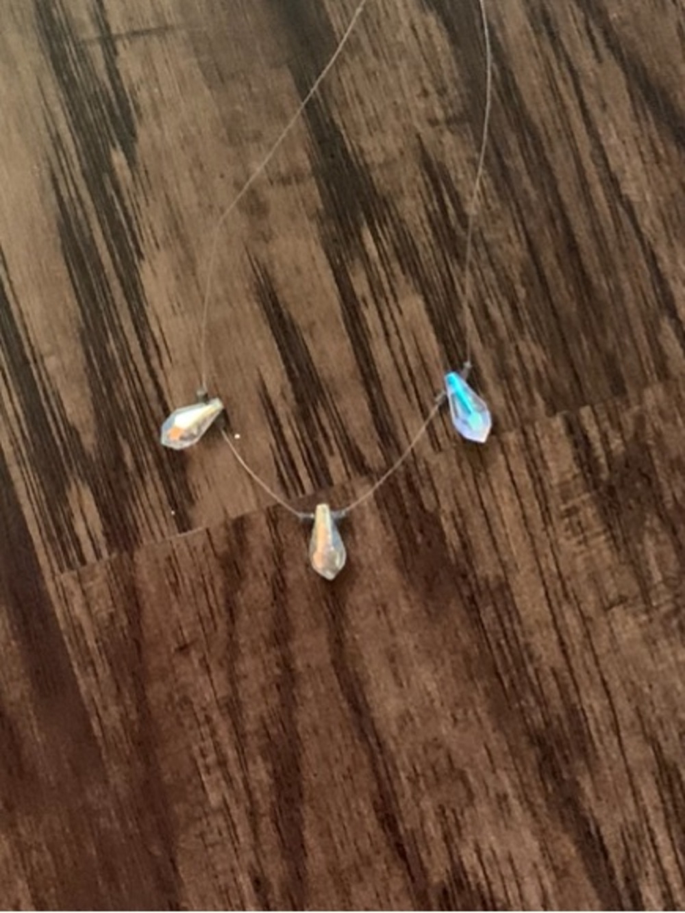 Necklace with shiny glass details and invisible strap